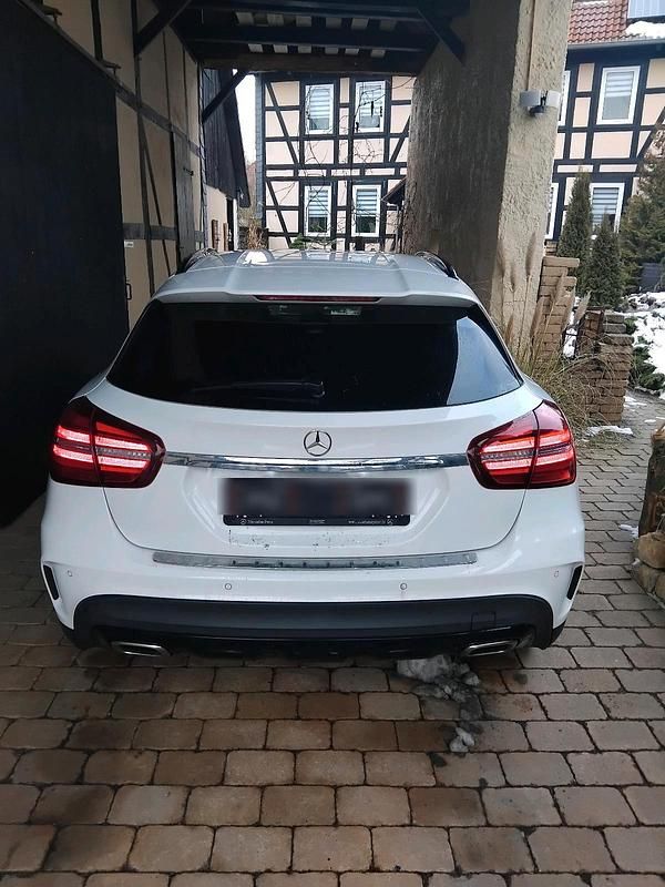 Gebraucht Mercedes GLA220 AMG line 185 PS (136 kW) 2018 Weiß SUV