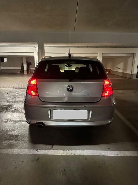 Gebraucht BMW 118 143 PS (105 kW) 2009 Silber Kleinwagen