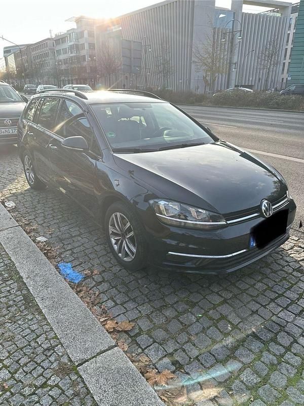 Schwarz Gebraucht 2018 VW Golf VII Comfortline Kombi | 8.800 € (Fairer Preis) - Bild 1/4