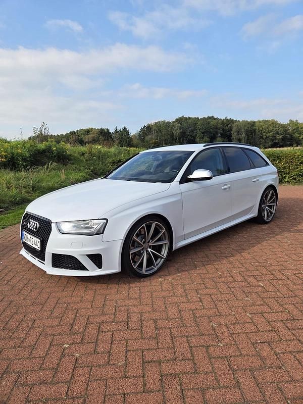 Weiß Gebraucht 2012 Audi RS4 Kombi | 31.900 € (Fairer Preis) - Bild 1/4