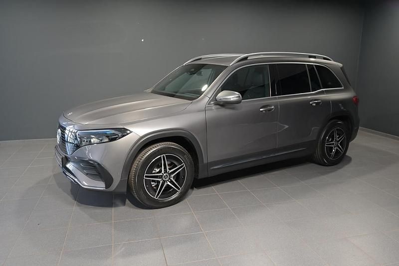 Grau metalliclack mountaingrau Gebraucht 2024 Mercedes EQB300 Advanced SUV | 37.900 € (Fairer Preis) - Bild 1/3