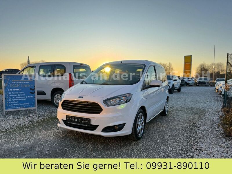 Weiß Gebraucht 2017 Ford Tourneo Courier Trend Van / Kleinbus | 10.890 € (Etwas zu teuer) - Bild 1/4