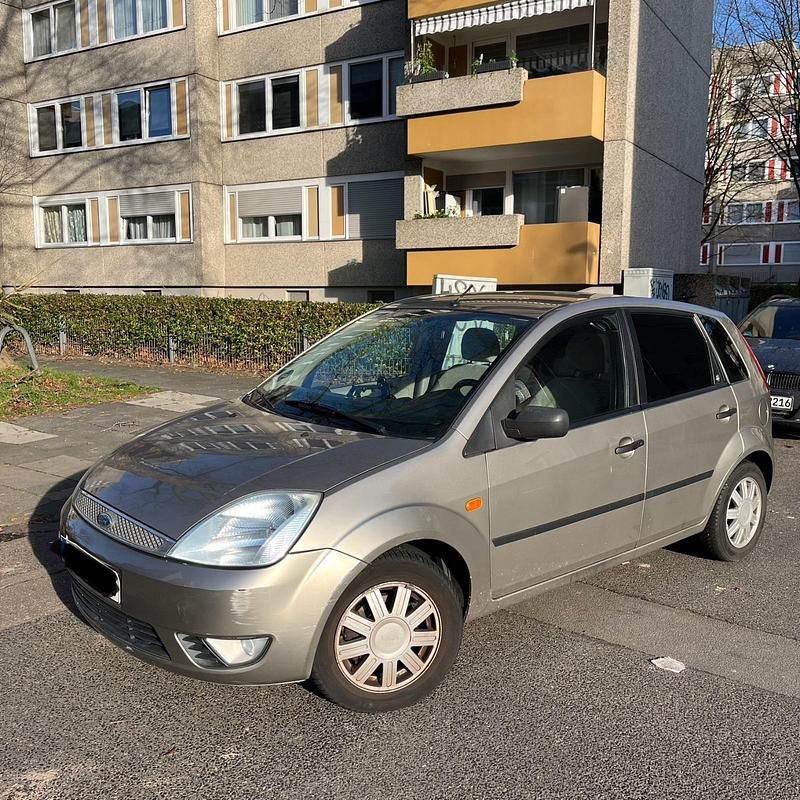 Silber Gebraucht 2002 Ford Fiesta Kleinwagen | 450 € (Guter Preis) - Bild 1/4