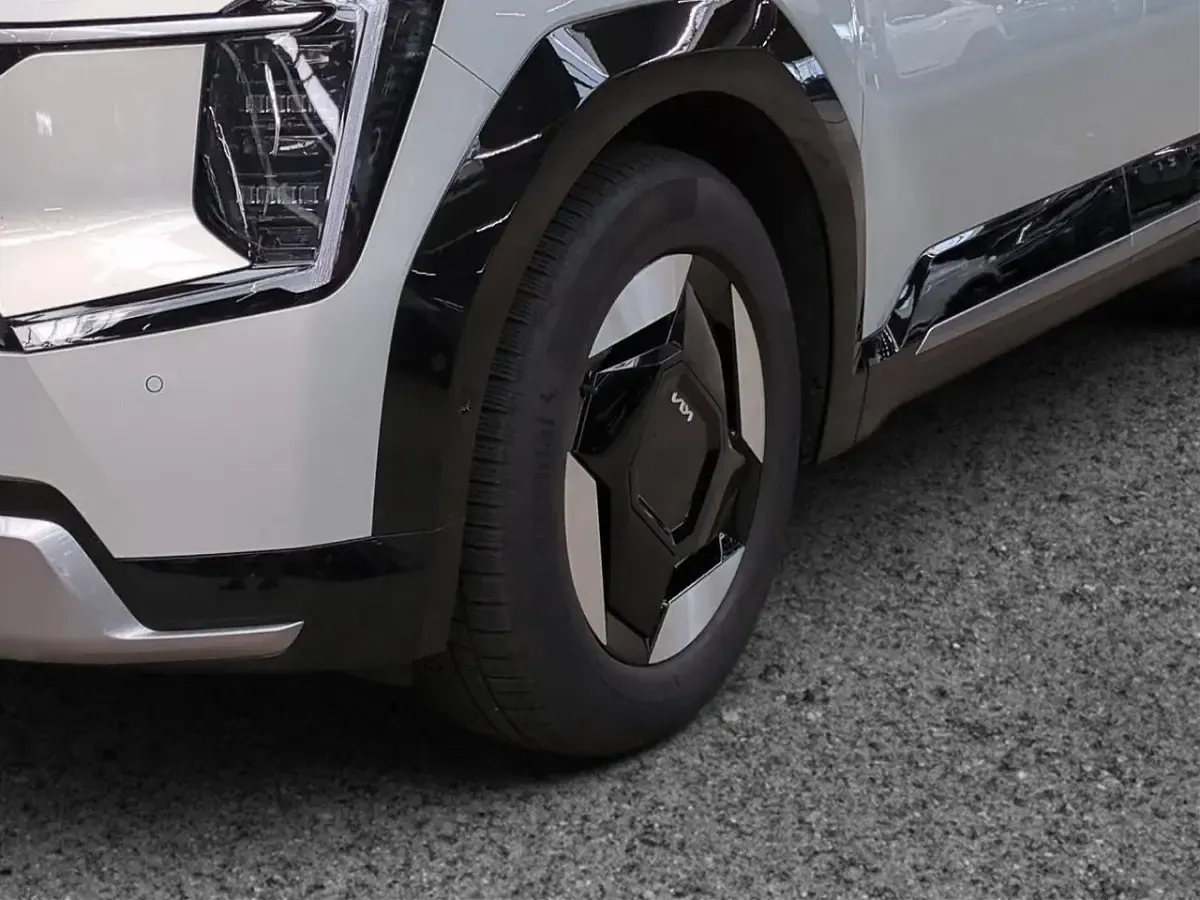 Gebraucht Kia EV9 Comfort 283 kW (385 PS) 2025 Ivory silver met. SUV