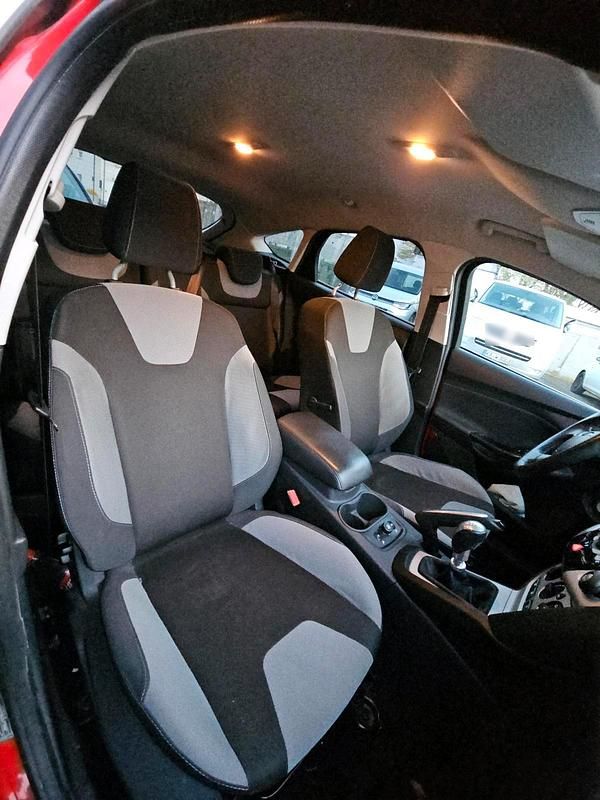 Gebraucht Ford Focus S 150 PS (110 kW) 2013 Rot Limousine