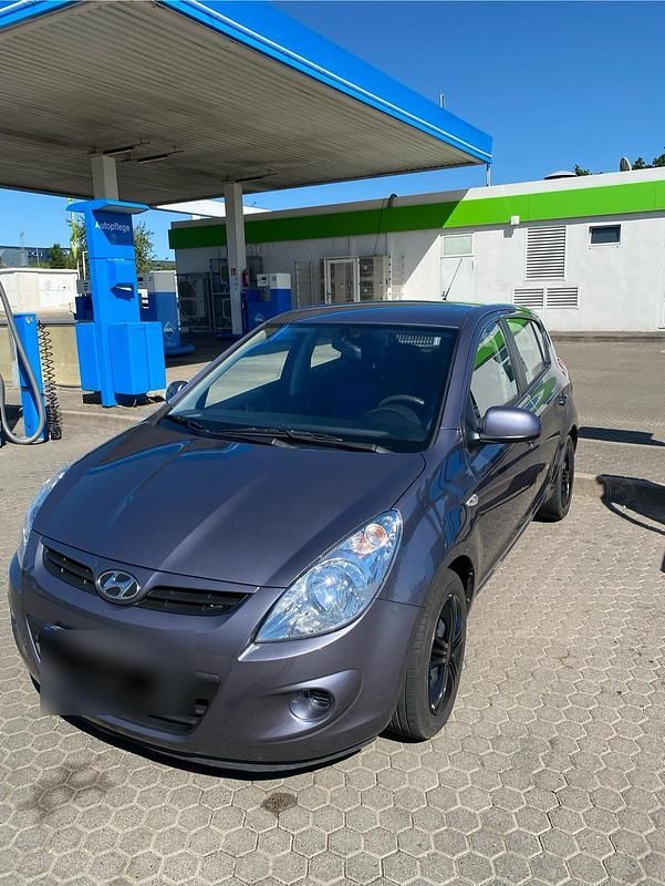 Grau Gebraucht 2009 Hyundai i20 Kleinwagen | 5.500 € (Guter Preis) - Bild 1/4