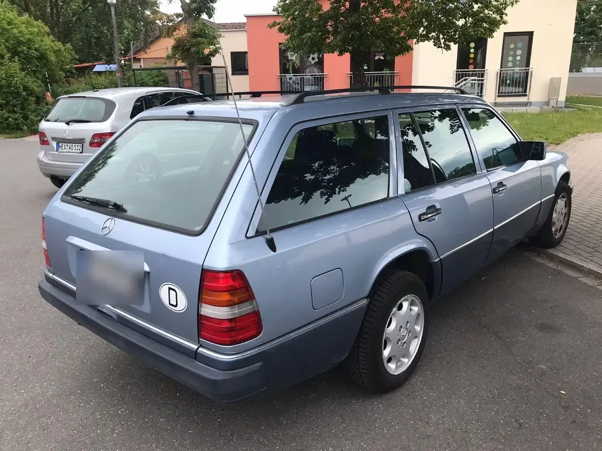 Gebraucht Mercedes 250 90 PS (66 kW) 1992 Blau Kombi
