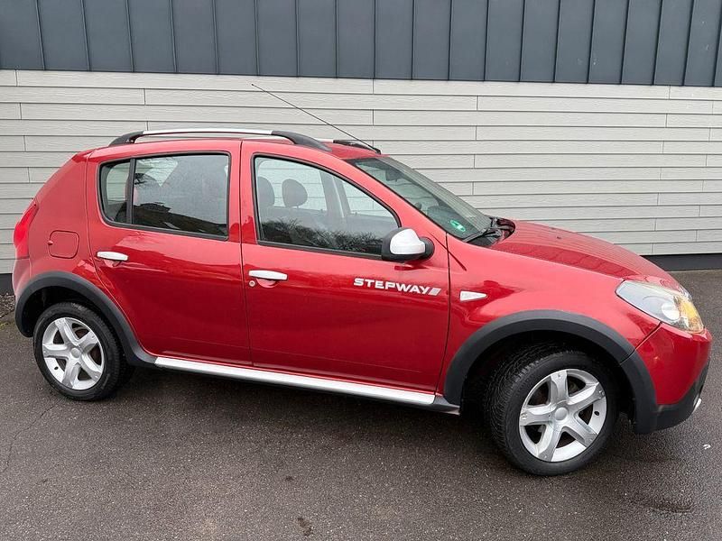 Gebraucht Dacia Sandero Stepway 84 PS (61 kW) 2012 Rot Limousine