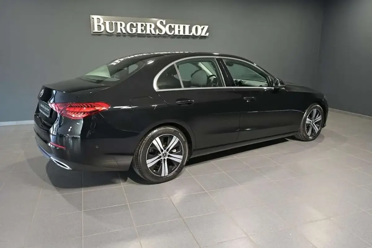 Gebraucht Mercedes C200 163 PS (119 kW) 2023 Schwarz uni Limousine