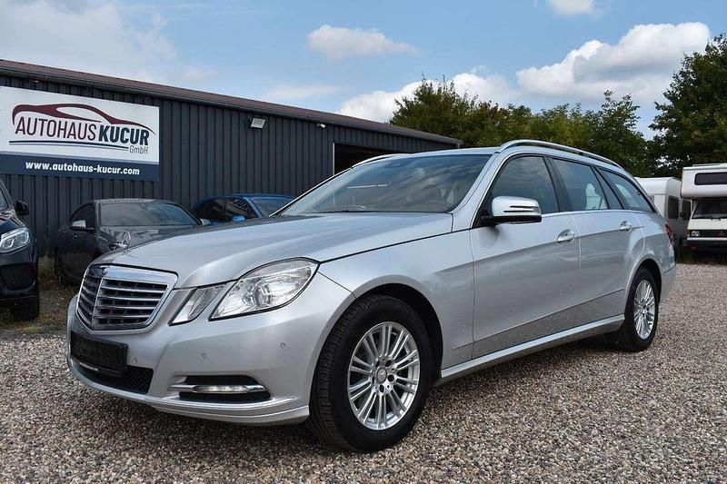 Iridiumsilber metalliclack Gebraucht 2012 Mercedes E220 Elegance Kombi | 8.490 € (Guter Preis) - Bild 1/4