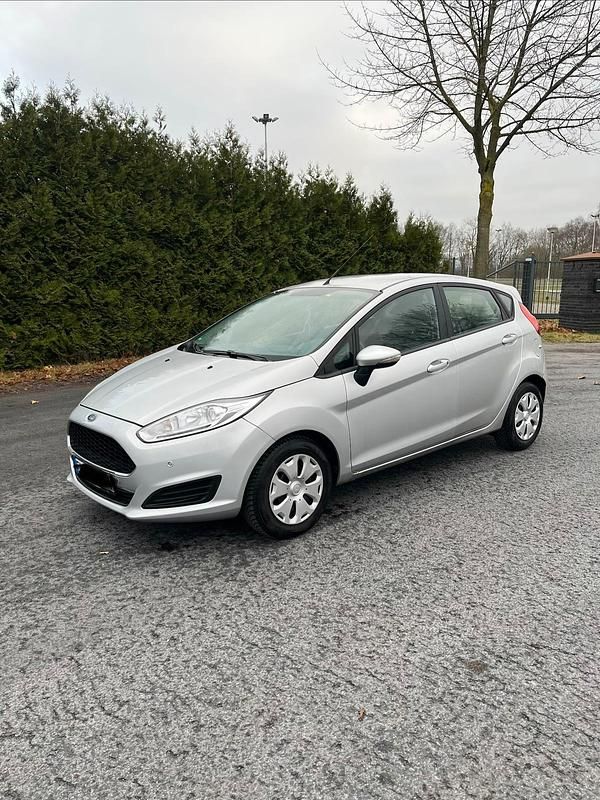 Silber Gebraucht 2016 Ford Fiesta SYNC Edition Kleinwagen | 6.500 € (Fairer Preis) - Bild 1/4