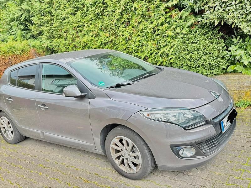 Grau Gebraucht 2013 Renault Mégane III Kleinwagen | 5.500 € (Fairer Preis) - Bild 1/4
