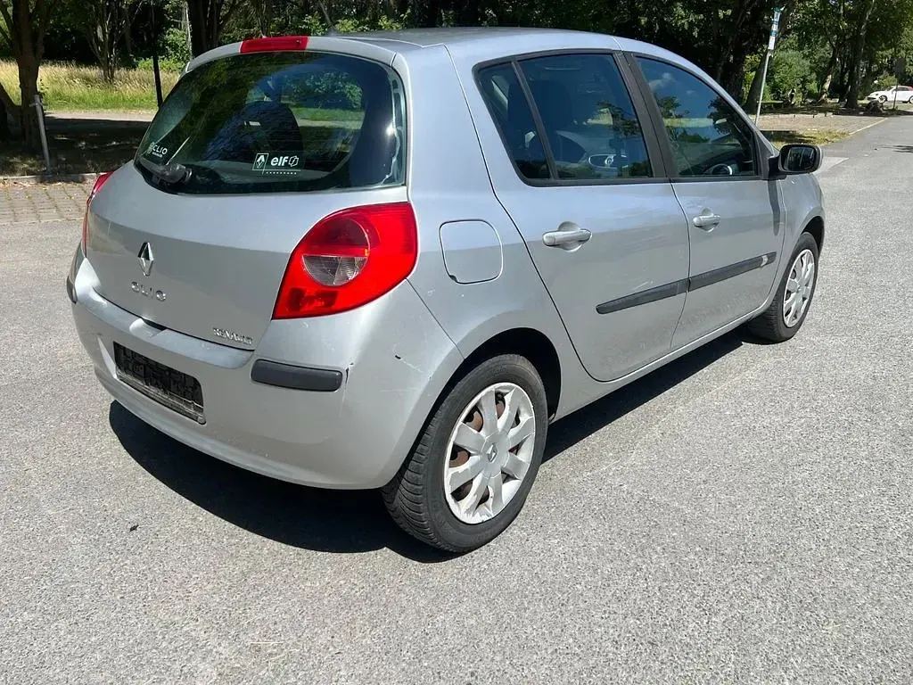 Gebraucht Renault Clio II Authentique 75 PS (55 kW) 2006 Silber Limousine