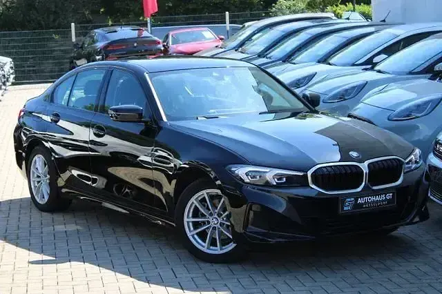Gebraucht BMW 318 Shadowline 156 PS (114 kW) 2024 Schwarz Limousine