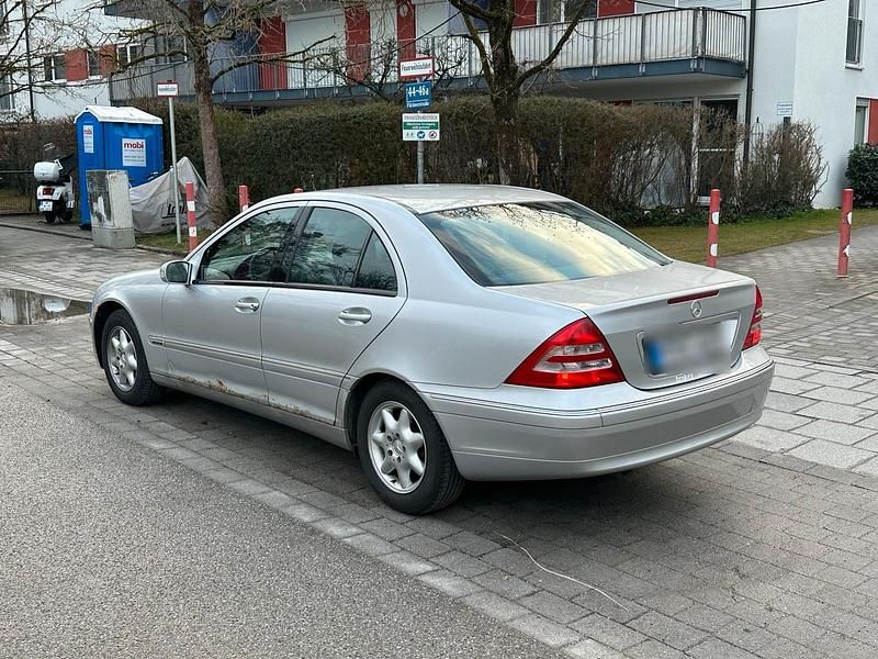 Gebraucht Mercedes C180 Elegance 129 PS (94 kW) 2001 Silber Limousine