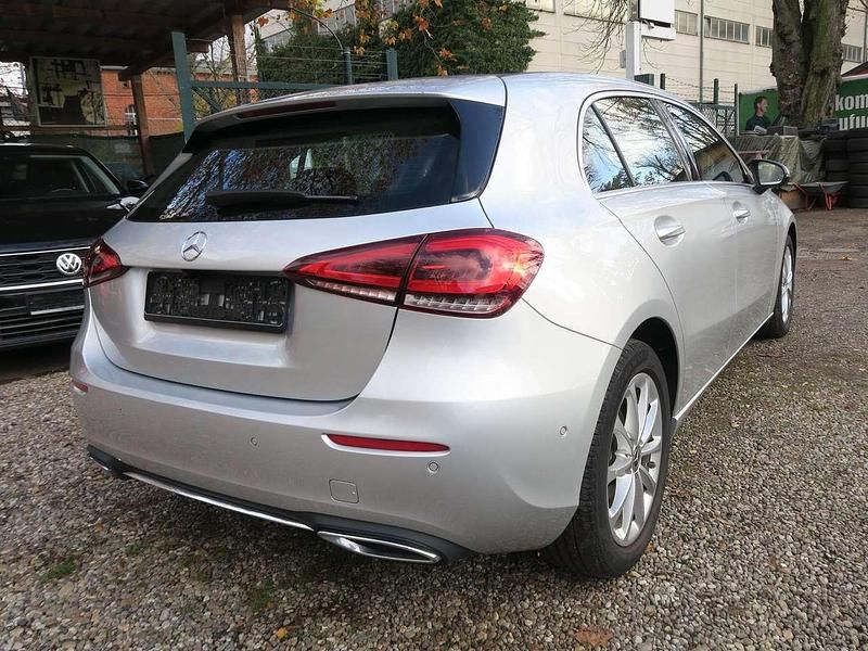 Gebraucht Mercedes A200 163 PS (119 kW) 2018 Iridiumsilber  metalliclack Kleinwagen