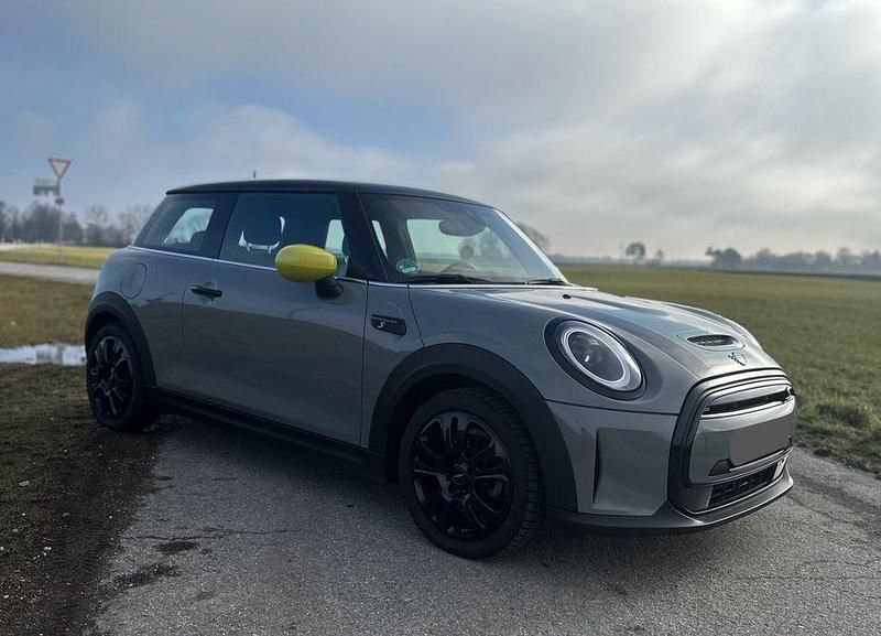 Gebraucht Mini Cooper SE Essential 135 kW (184 PS) 2022 Schwarz Kleinwagen
