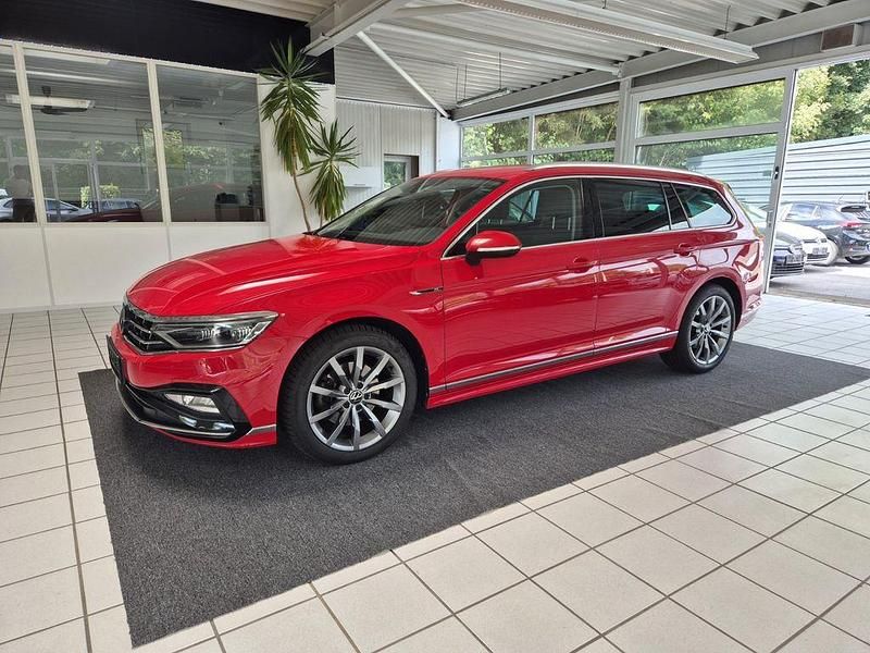 Rot Gebraucht 2022 VW Passat R-line Kombi | 31.290 € (Etwas zu teuer) - Bild 1/4