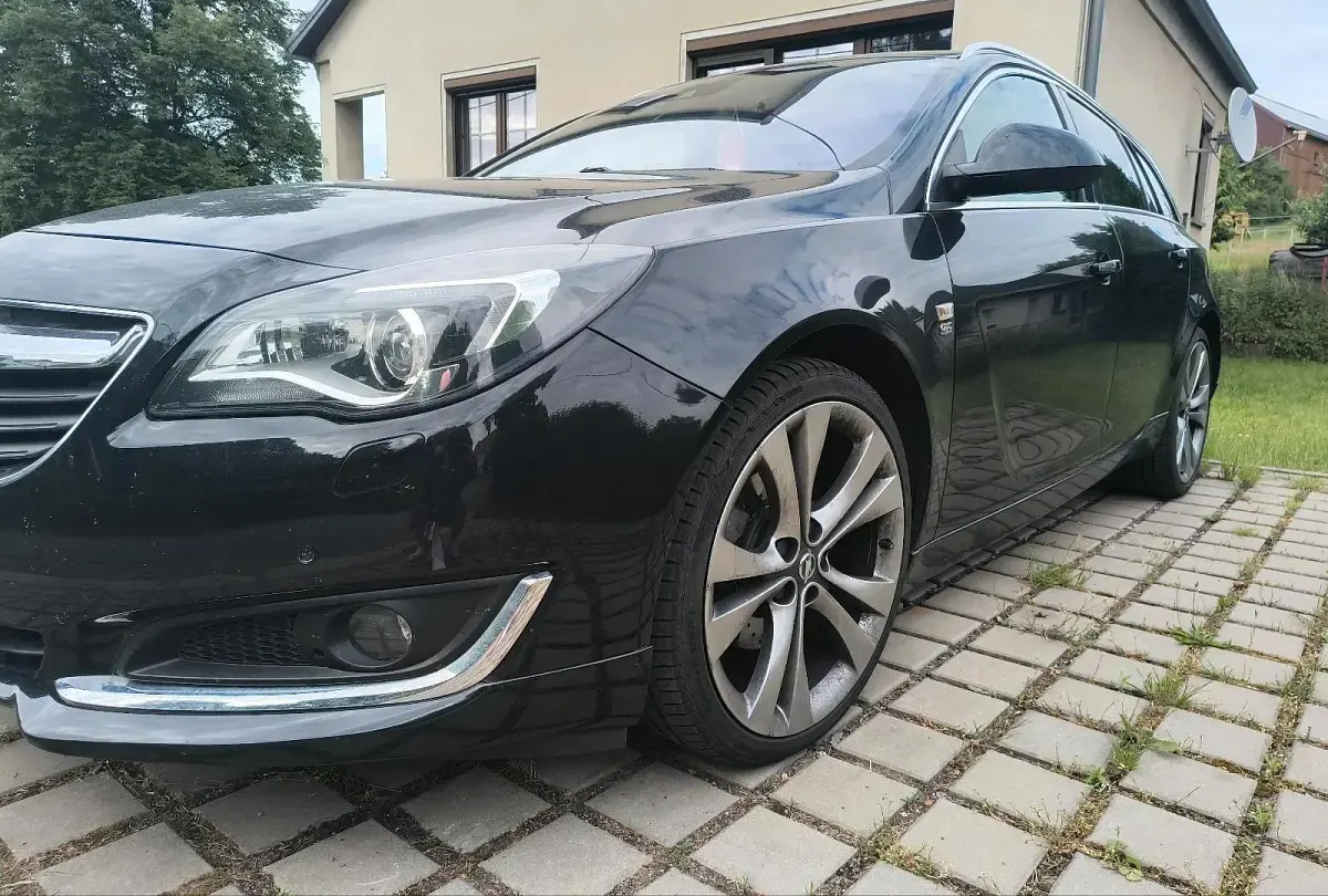 Gebraucht Opel Insignia 195 PS (143 kW) 2013 Schwarz Kombi
