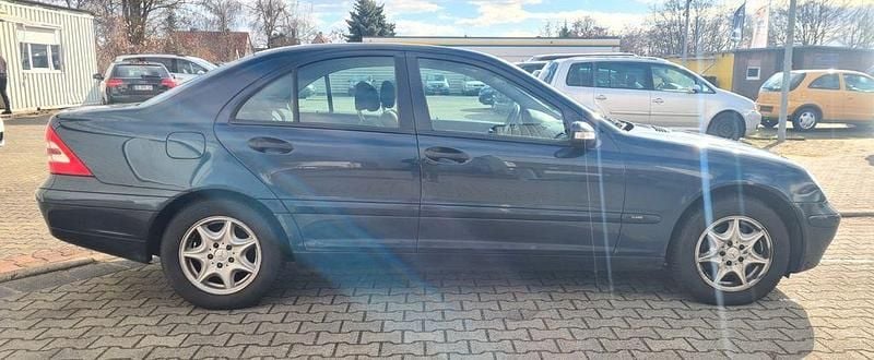 Gebraucht Mercedes C180 129 PS (94 kW) 2001 Blau Limousine