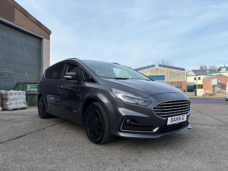Gebraucht Ford S-MAX Titanium 150 PS (110 kW) 2022 Grau Van / Kleinbus