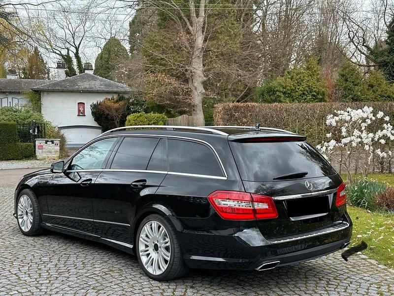 Gebraucht Mercedes E350 265 PS (194 kW) 2013 Schwarz Kombi