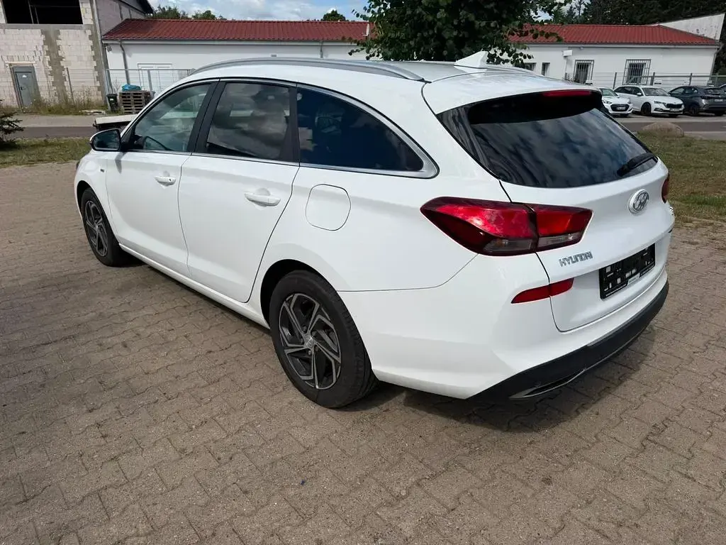 Gebraucht Hyundai i30 Premium 136 PS (100 kW) 2021 Weiß Kombi