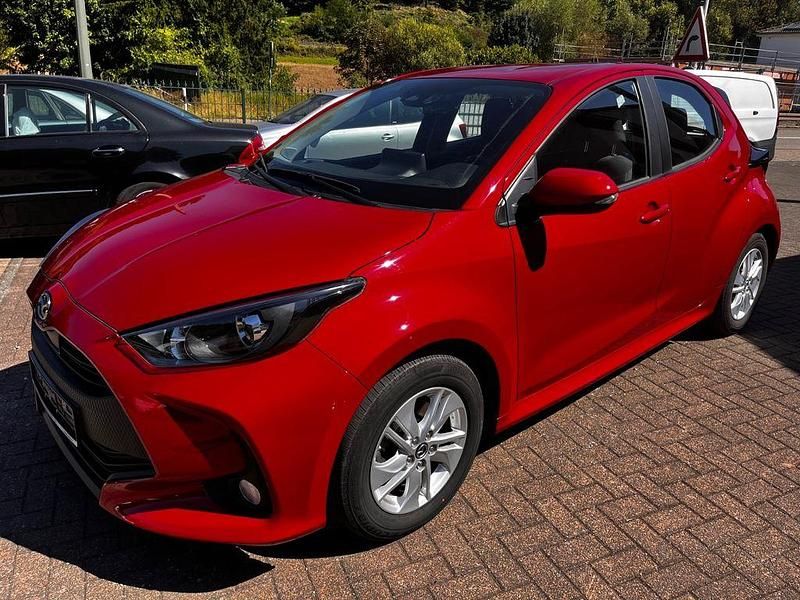 Rot Gebraucht 2022 Mazda 2 Limousine | 16.900 € (Fairer Preis) - Bild 1/4