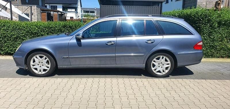 Gebraucht Mercedes E500 306 PS (225 kW) 2003 Blau Kombi