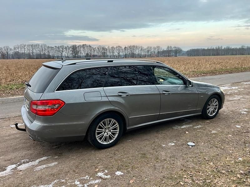 Gebraucht Mercedes E350 231 PS (169 kW) 2009 Grau Kombi