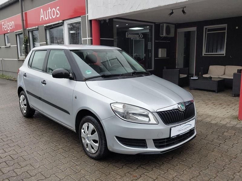 Grau Gebraucht 2012 Skoda Fabia Kleinwagen | 3.900 € (Guter Preis) - Bild 1/4