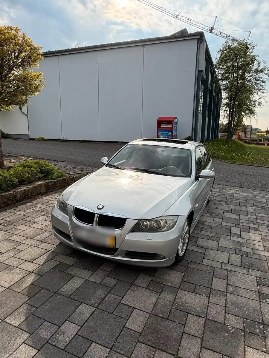 Gebraucht BMW 320 150 PS (110 kW) 2005 Silber Limousine
