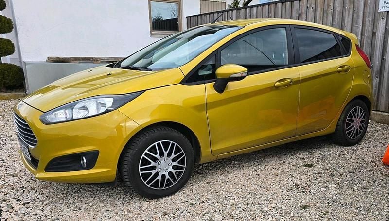 Gebraucht Ford Fiesta 101 PS (74 kW) 2013 Andere farben Kleinwagen