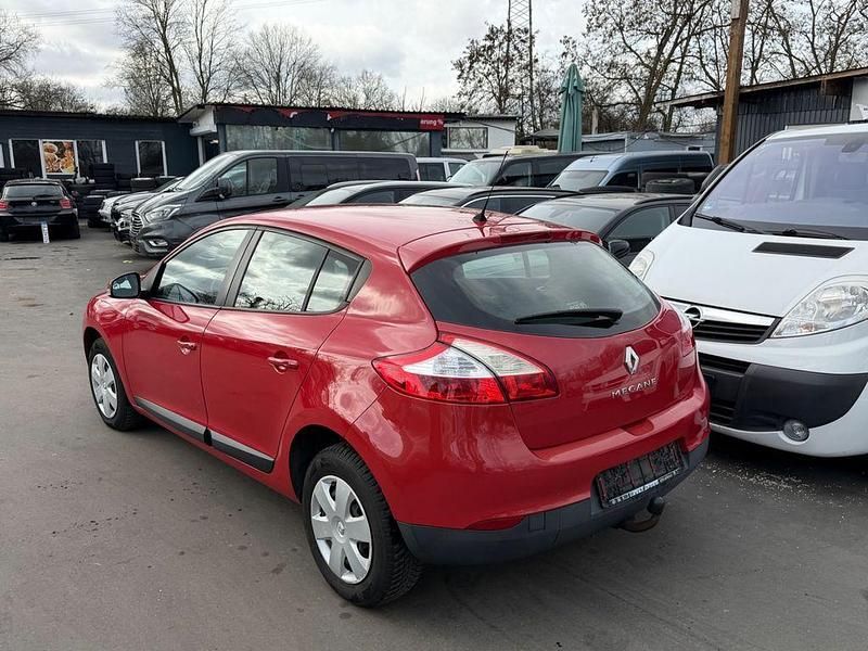 Second-hand Renault Mégane Expression 101 CP (74 kW) 2010 Roșu Berlinǎ