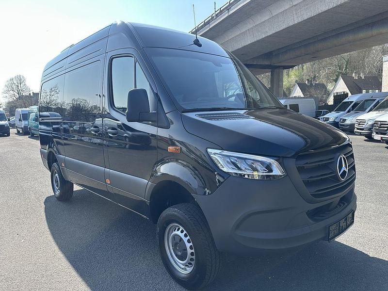 Neu Mercedes Sprinter 190 PS (139 kW) 2026 Schwarz Van