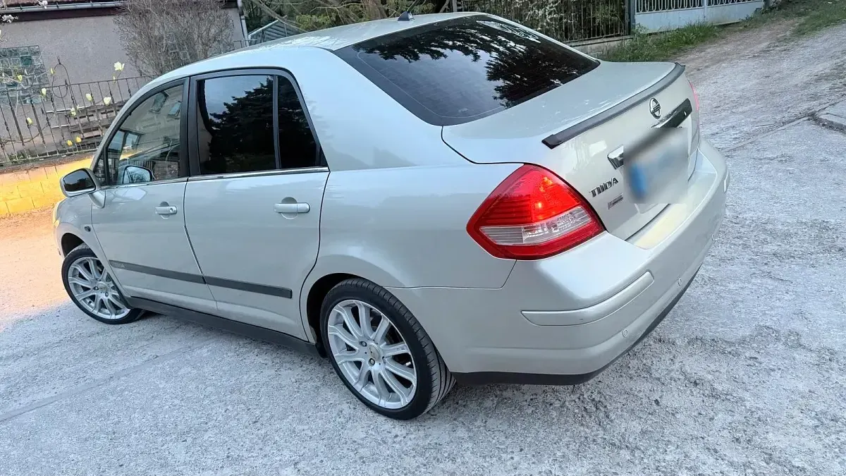 Gebraucht Nissan Tiida 110 PS (80 kW) 2008 Andere farben Limousine