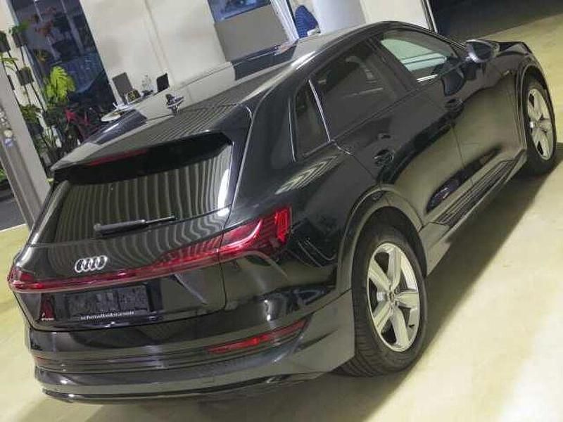 Gebraucht Audi e-tron Advanced 300 kW (408 PS) 2023 Mythos black SUV