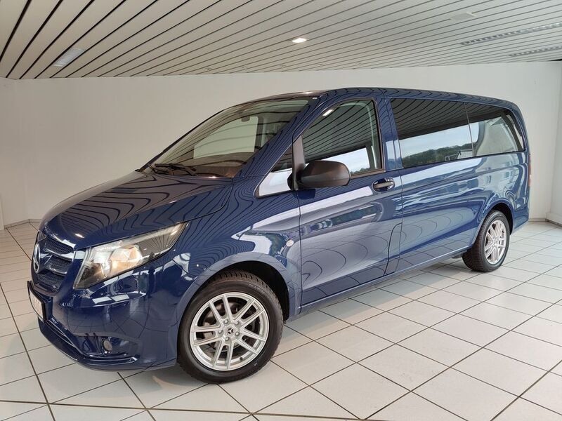 Blau Gebraucht 2019 Mercedes Vito Van / Kleinbus | 38.888 € - Bild 1/4