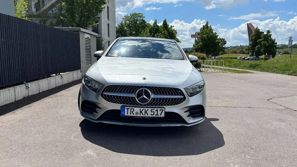 Gebraucht Mercedes A200 AMG line 163 PS (119 kW) 2022 Silber Limousine