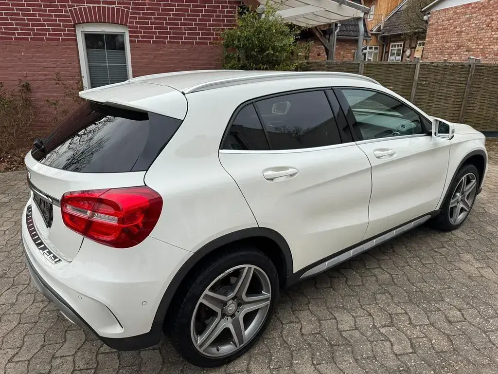 Gebraucht Mercedes GLA250 StreetStyle 211 PS (155 kW) 2015 Weiß SUV
