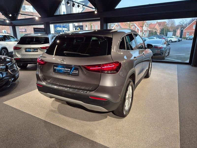 Gebraucht Mercedes GLA180 116 PS (85 kW) 2022 Grau SUV