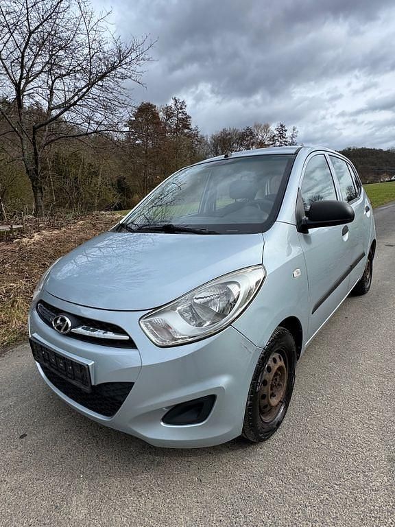 Gebraucht Hyundai i10 Edition 69 PS (50 kW) 2013 Blau Kleinwagen