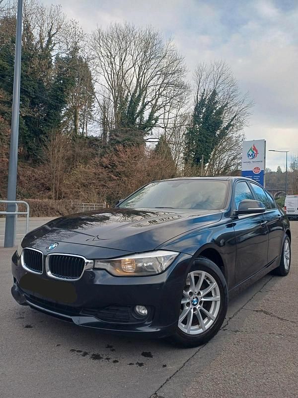 Schwarz Gebraucht 2012 BMW 318 Limousine | 5.200 € (Fairer Preis) - Bild 1/4