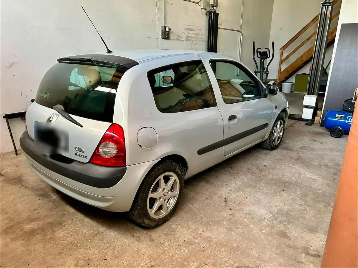 Gebraucht Renault Clio 75 PS (55 kW) 2012 Silber Kleinwagen