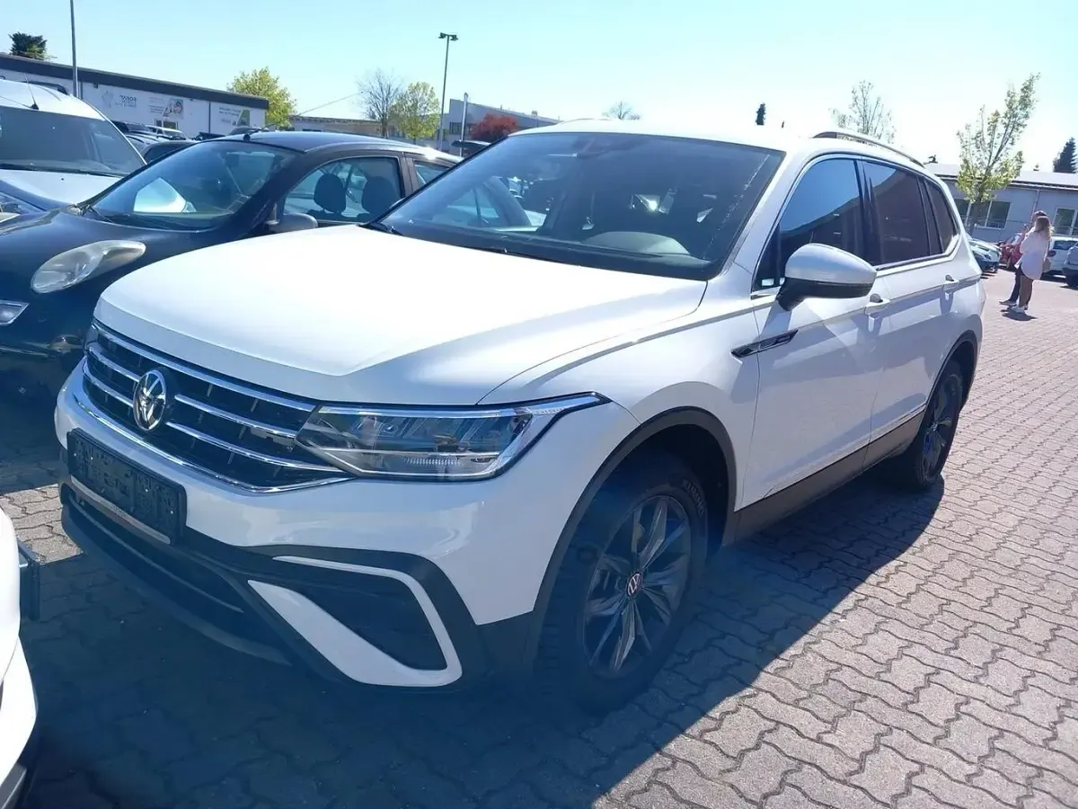 Gebraucht VW Tiguan Allspace 150 PS (110 kW) 2023 Pure white SUV