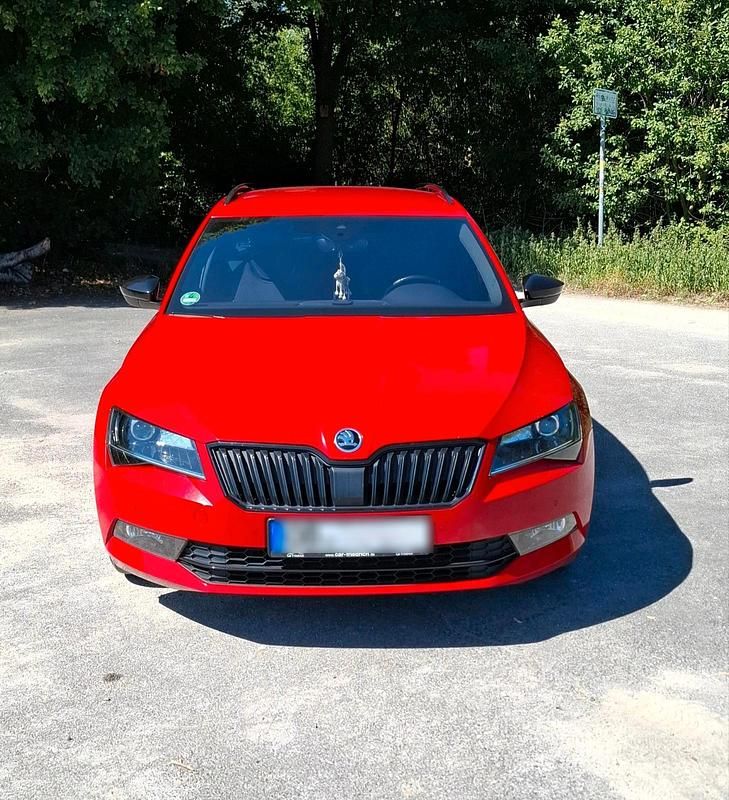 Rot Gebraucht 2017 Skoda Superb SportLine Kombi | 18.500 € (Fairer Preis) - Bild 1/4