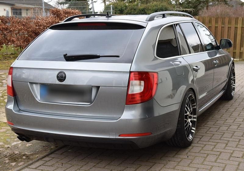 Second-hand Skoda Superb 170 CP (125 kW) 2012 Gri Break