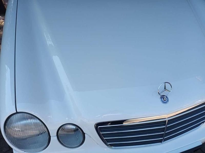 Weiß Gebraucht 1999 Mercedes E280 Elegance Limousine | 11.900 € - Bild 1/4