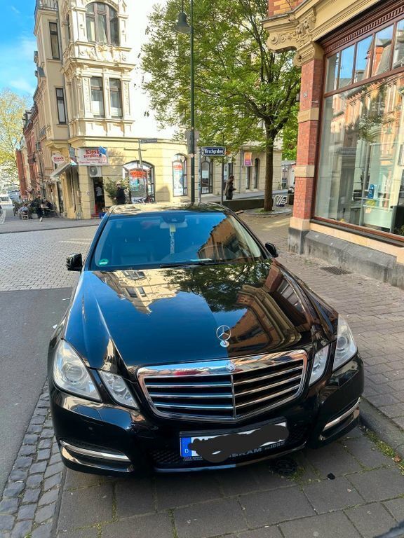 Schwarz Gebraucht 2011 Mercedes E220 Avantgarde Limousine | 10.499 € (Guter Preis) - Bild 1/4