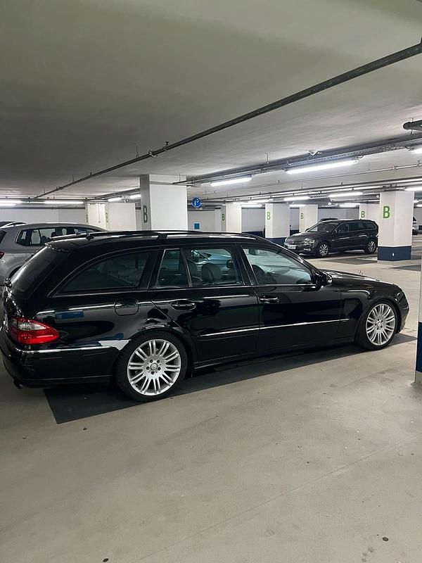 Second-hand Mercedes E280 190 CP (139 kW) 2008 Negru Break